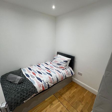 Good Priced Single Rooms In Northolt Экстерьер фото