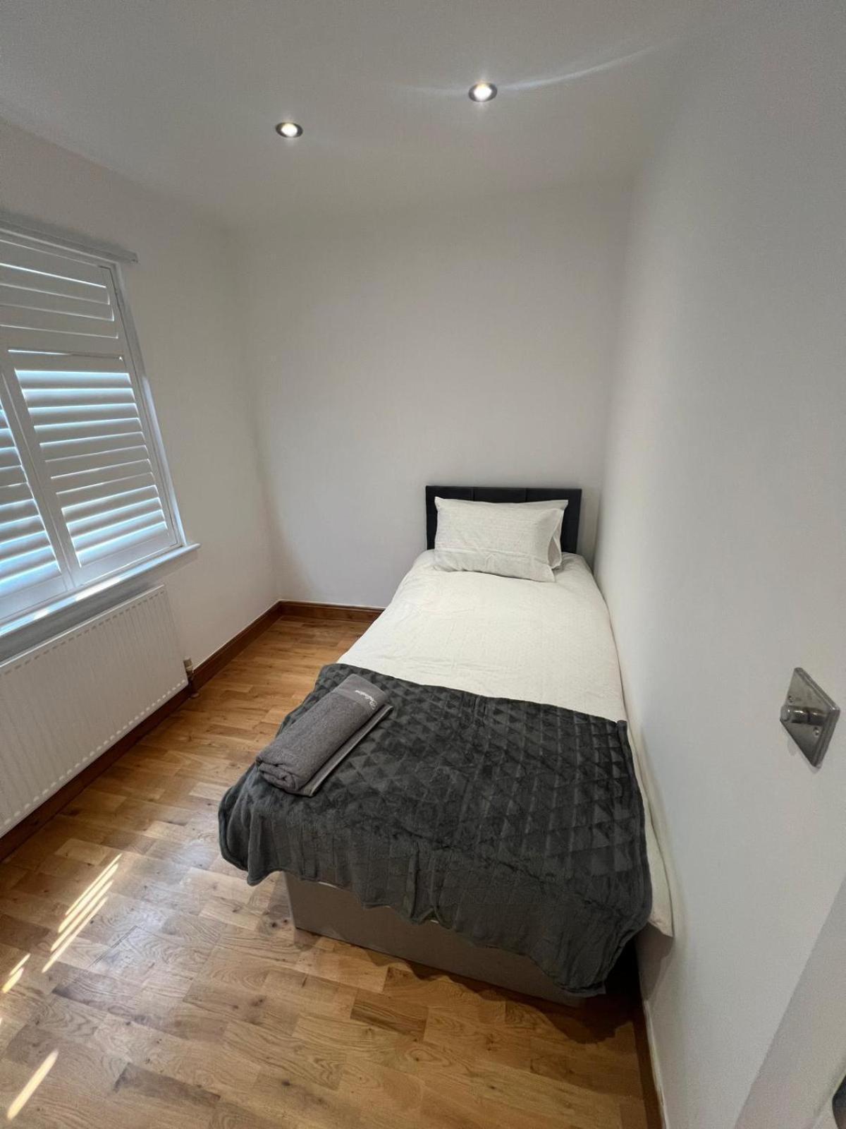 Good Priced Single Rooms In Northolt Экстерьер фото