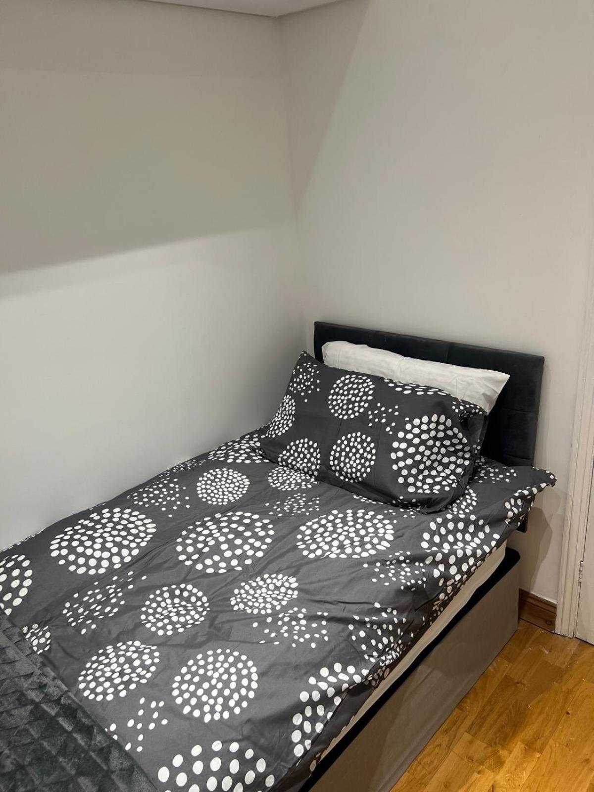Good Priced Single Rooms In Northolt Экстерьер фото