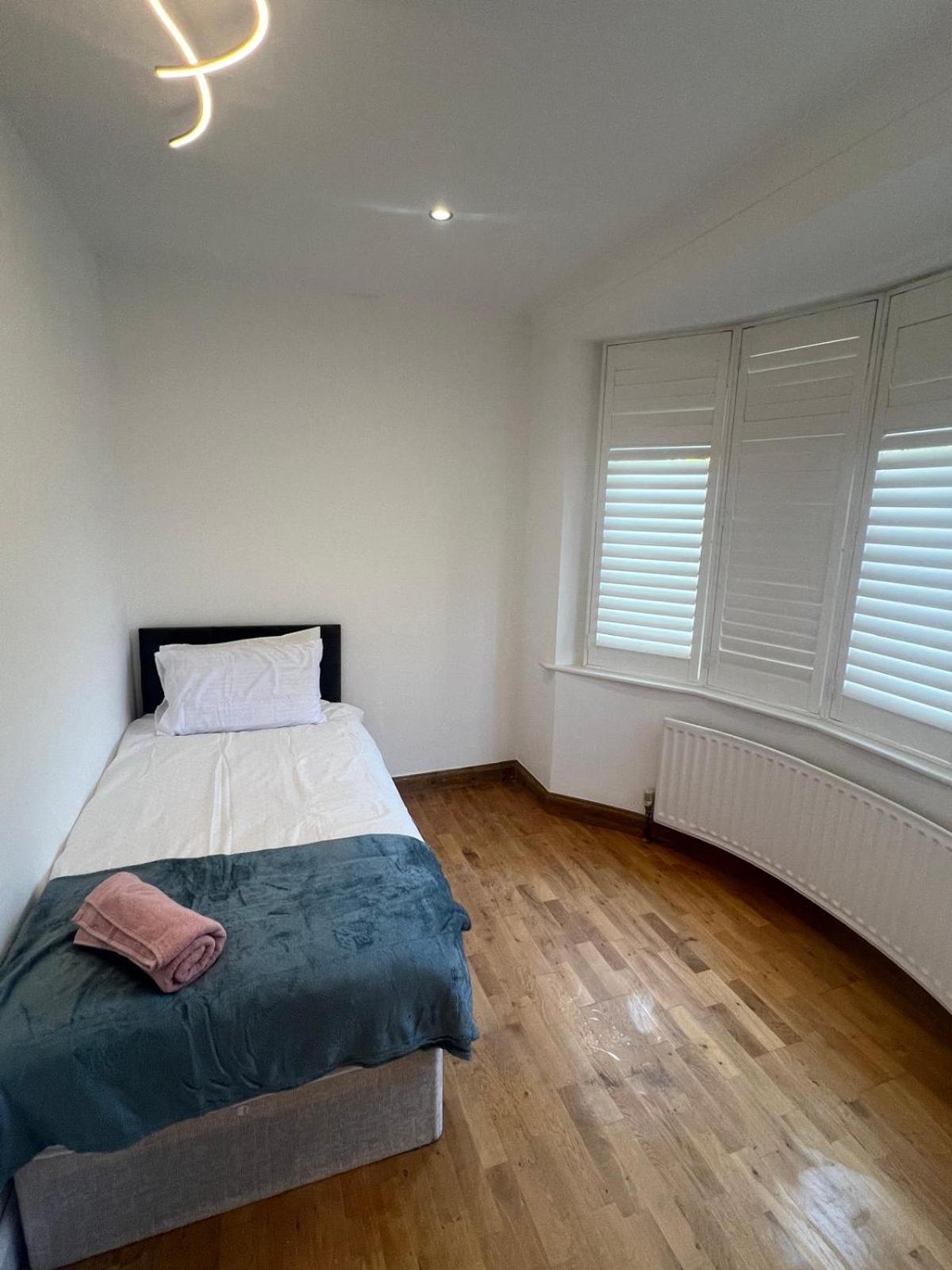 Good Priced Single Rooms In Northolt Экстерьер фото