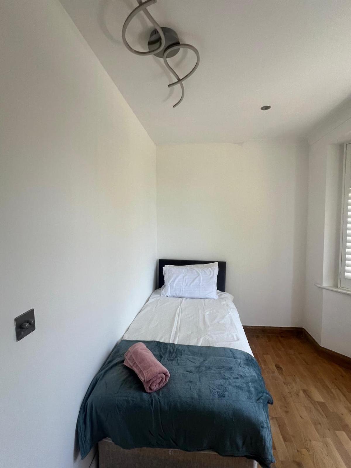Good Priced Single Rooms In Northolt Экстерьер фото