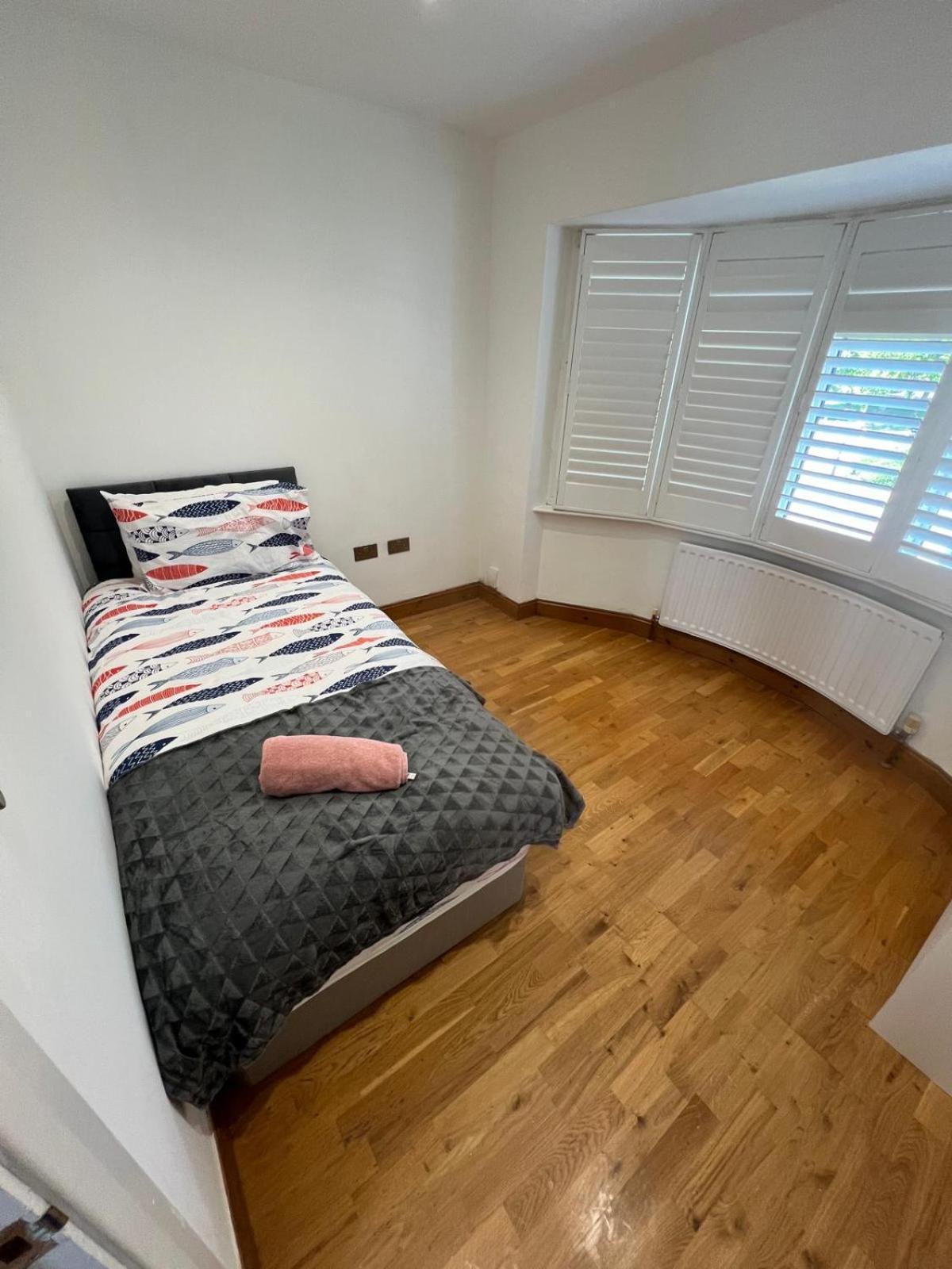 Good Priced Single Rooms In Northolt Экстерьер фото