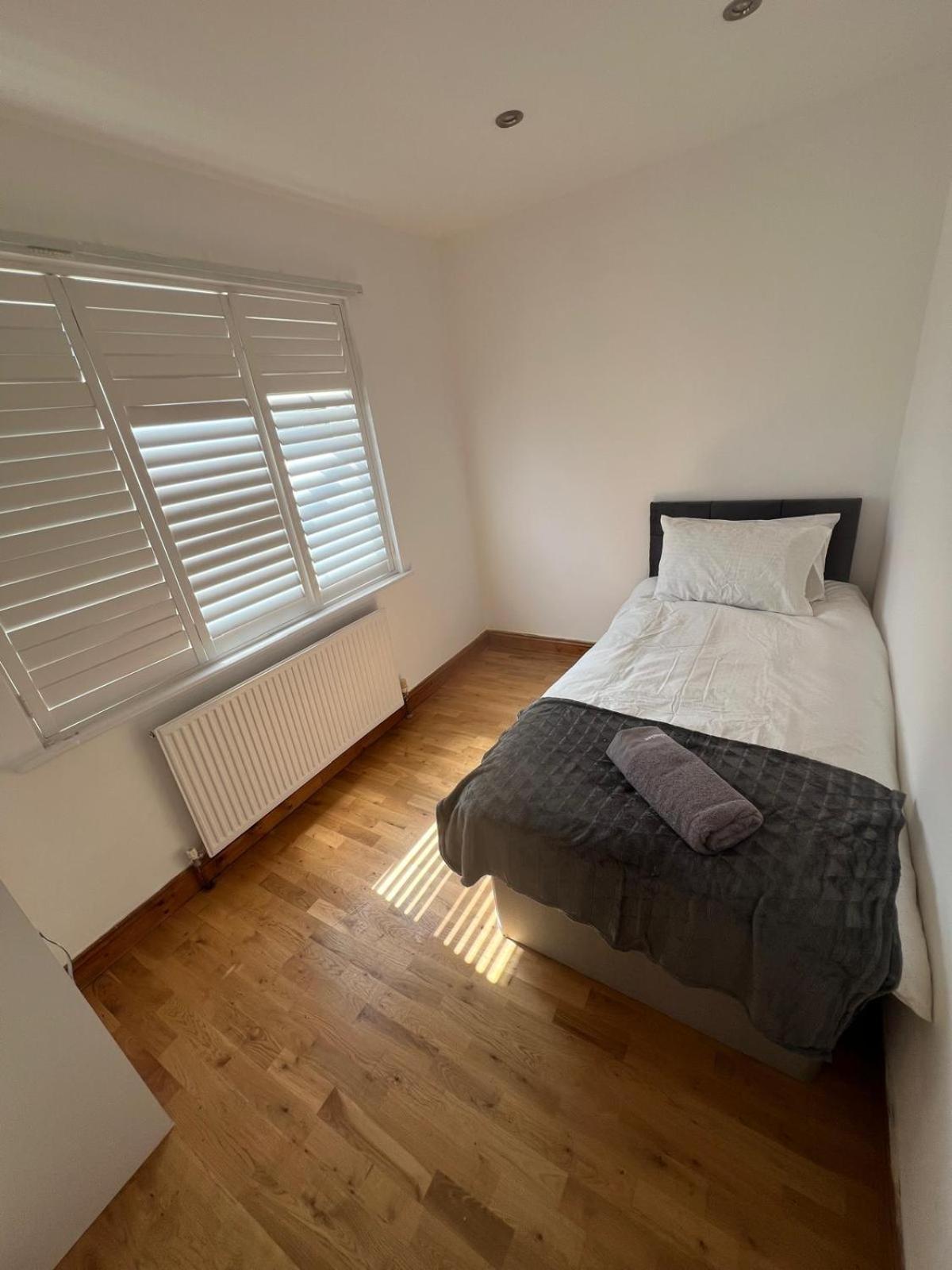 Good Priced Single Rooms In Northolt Экстерьер фото